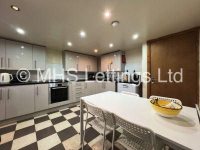 Thumbnail photo of 5 Bedroom Mid Terraced House in 49 Thornville Road, Leeds, LS6 1JY