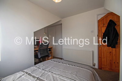 Thumbnail photo of 4 Bedroom Mid Terraced House in 3 Welton Place, Leeds, LS6 1EW