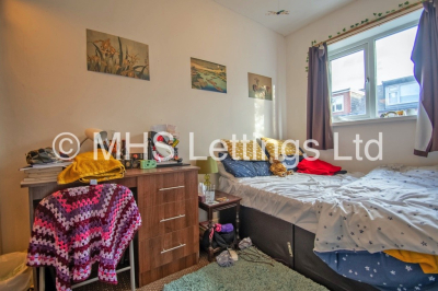 Thumbnail photo of 5 Bedroom Mid Terraced House in 11 Ashville Grove, Leeds, LS6 1LY