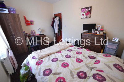 Thumbnail photo of 5 Bedroom Mid Terraced House in 18 Ashville Avenue, Leeds, LS6 1LX