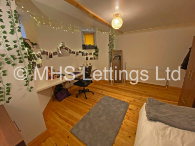 Thumbnail photo of 4 Bedroom Apartment in 2 St. Johns Avenue, Leeds, LS6 1AW