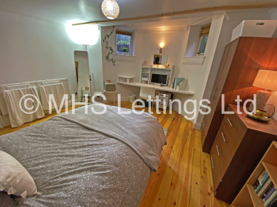 Thumbnail photo of 4 Bedroom Apartment in 2 St. Johns Avenue, Leeds, LS6 1AW