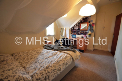 Thumbnail photo of 6 Bedroom Mid Terraced House in 41 Hartley Crescent, Leeds, LS6 2LL
