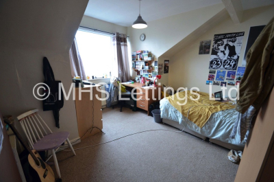 Thumbnail photo of 6 Bedroom Mid Terraced House in 41 Hartley Crescent, Leeds, LS6 2LL