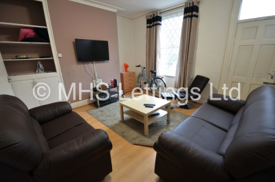 Thumbnail photo of 6 Bedroom Mid Terraced House in 41 Hartley Crescent, Leeds, LS6 2LL