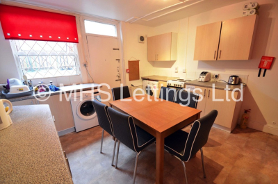 Thumbnail photo of 6 Bedroom Mid Terraced House in 41 Hartley Crescent, Leeds, LS6 2LL