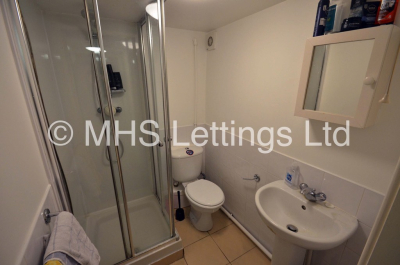 Thumbnail photo of 6 Bedroom Mid Terraced House in 41 Hartley Crescent, Leeds, LS6 2LL