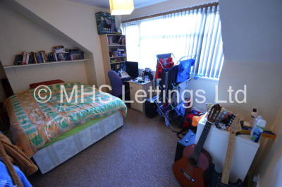 Thumbnail photo of 4 Bedroom Mid Terraced House in 12 Hessle Mount, Leeds, LS6 1EP