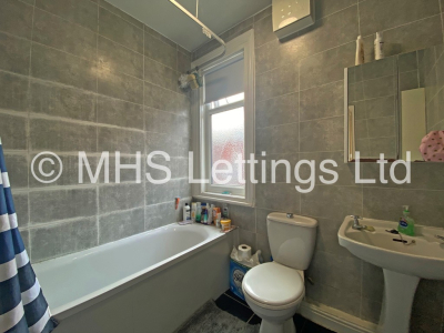 Thumbnail photo of 4 Bedroom Mid Terraced House in 31 Beechwood Terrace, Leeds, LS4 2NG