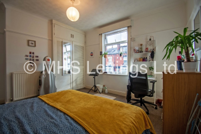 Thumbnail photo of 4 Bedroom Mid Terraced House in 9 Beechwood View, Leeds, LS4 2LP