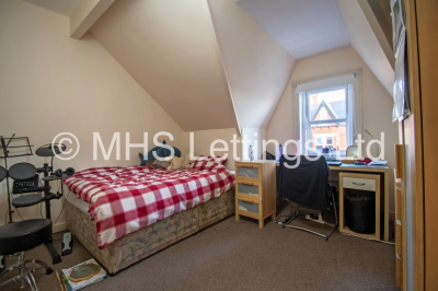 Thumbnail photo of 4 Bedroom Mid Terraced House in 32 Manor Drive, Leeds, LS6 1DE