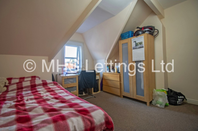 Thumbnail photo of 4 Bedroom Mid Terraced House in 32 Manor Drive, Leeds, LS6 1DE