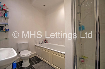 Thumbnail photo of 4 Bedroom Mid Terraced House in 32 Manor Drive, Leeds, LS6 1DE