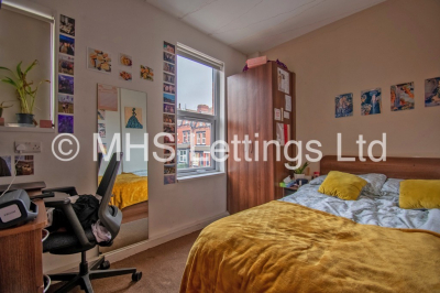 Thumbnail photo of 4 Bedroom Mid Terraced House in 6 Pearson Avenue, Leeds, LS6 1JA