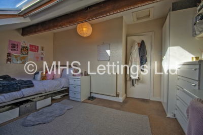 Thumbnail photo of 6 Bedroom Mid Terraced House in 197 Cardigan Lane, Leeds, LS6 1DX