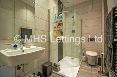 Thumbnail photo of 6 Bedroom Mid Terraced House in 197 Cardigan Lane, Leeds, LS6 1DX