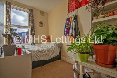 Thumbnail photo of 6 Bedroom Mid Terraced House in 197 Cardigan Lane, Leeds, LS6 1DX