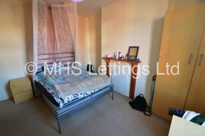 Thumbnail photo of 3 Bedroom Mid Terraced House in 9 Royal Park View, Leeds, LS6 1HN