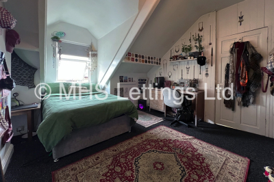 Thumbnail photo of 4 Bedroom Mid Terraced House in 8 Royal Park Mount, Leeds, LS6 1HL