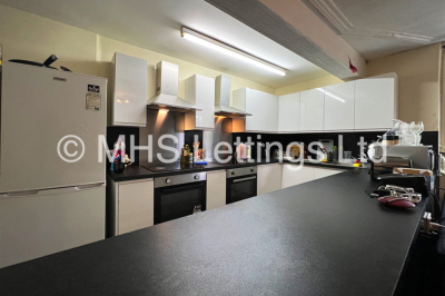 Thumbnail photo of 9 Bedroom Mid Terraced House in 14 Ash Grove, Leeds, LS6 1AY