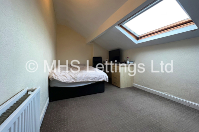 Thumbnail photo of 9 Bedroom Mid Terraced House in 14 Ash Grove, Leeds, LS6 1AY