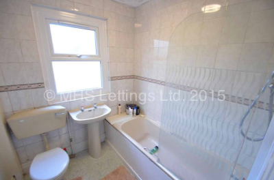 Thumbnail photo of 8 Bedroom Mid Terraced House in 10 Ash Grove, Leeds, LS6 1AY