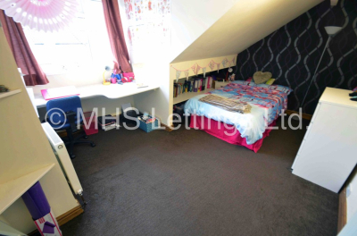 Thumbnail photo of 6 Bedroom Mid Terraced House in 42 Brudenell Mount, Leeds, LS6 1HS