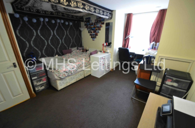 Thumbnail photo of 6 Bedroom Mid Terraced House in 42 Brudenell Mount, Leeds, LS6 1HS