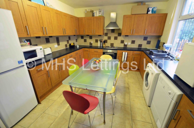 Thumbnail photo of 6 Bedroom Mid Terraced House in 42 Brudenell Mount, Leeds, LS6 1HS