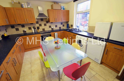 Thumbnail photo of 6 Bedroom Mid Terraced House in 42 Brudenell Mount, Leeds, LS6 1HS
