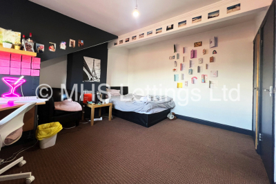 Thumbnail photo of 4 Bedroom Mid Terraced House in 10 Mayville Place, Leeds, LS6 1NE