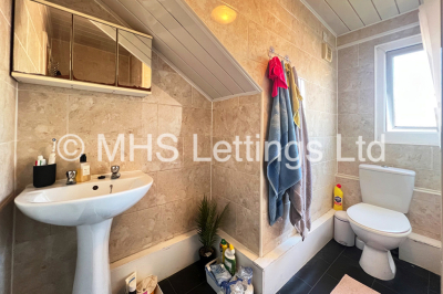 Thumbnail photo of 4 Bedroom Mid Terraced House in 10 Mayville Place, Leeds, LS6 1NE