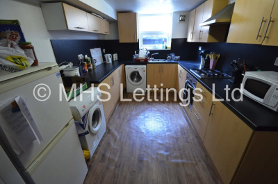 Thumbnail photo of 5 Bedroom Mid Terraced House in 23 Hessle Mount, Leeds, LS6 1EP