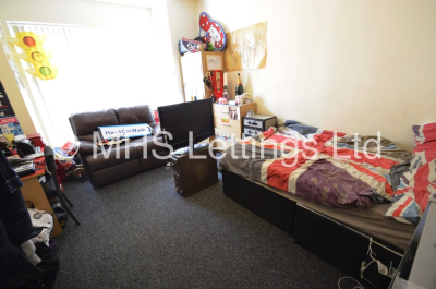 Thumbnail photo of 5 Bedroom Mid Terraced House in 23 Hessle Mount, Leeds, LS6 1EP