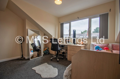 Thumbnail photo of 4 Bedroom Mid Terraced House in 27 Mayville Place, Leeds, LS6 1NE