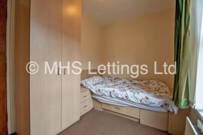Thumbnail photo of 4 Bedroom Mid Terraced House in 90 Royal Park Road, Leeds, LS6 1JJ