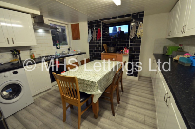 Thumbnail photo of 6 Bedroom Mid Terraced House in 18 Hessle Mount, Leeds, LS6 1EP