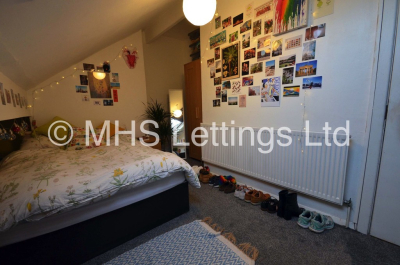 Thumbnail photo of 6 Bedroom Mid Terraced House in 18 Hessle Mount, Leeds, LS6 1EP