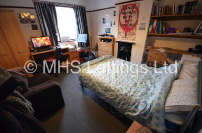 Thumbnail photo of 3 Bedroom Mid Terraced House in 11 Hessle Road, Leeds, LS6 1EH