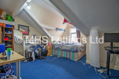 Thumbnail photo of 8 Bedroom Mid Terraced House in 11 Richmond Mount, Leeds, LS6 1DG