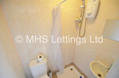 Thumbnail photo of 8 Bedroom Mid Terraced House in 11 Richmond Mount, Leeds, LS6 1DG