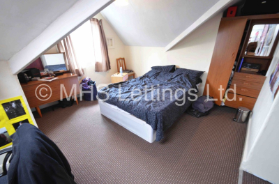 Thumbnail photo of 5 Bedroom Mid Terraced House in 85 Royal Park Avenue, Leeds, LS6 1EZ