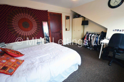 Thumbnail photo of 5 Bedroom Mid Terraced House in 85 Royal Park Avenue, Leeds, LS6 1EZ