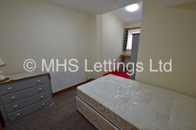 Thumbnail photo of 6 Bedroom Semi-Detached House in 11 Buckingham Road, Leeds, LS6 1BP