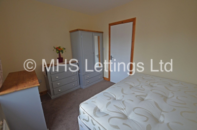 Thumbnail photo of 6 Bedroom Semi-Detached House in 11 Buckingham Road, Leeds, LS6 1BP