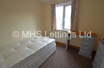 Thumbnail photo of 6 Bedroom Semi-Detached House in 11 Buckingham Road, Leeds, LS6 1BP