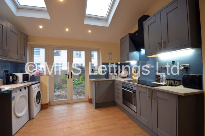 Thumbnail photo of 6 Bedroom Semi-Detached House in 11 Buckingham Road, Leeds, LS6 1BP