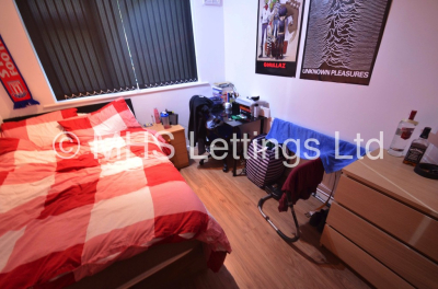 Thumbnail photo of 3 Bedroom Mid Terraced House in 29 The Poplars, Leeds, LS6 2BT