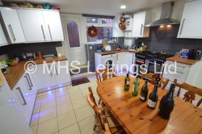 Thumbnail photo of 6 Bedroom Mid Terraced House in 48 Brudenell Mount, Leeds, LS6 1HS