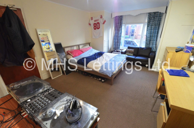 Thumbnail photo of 8 Bedroom Mid Terraced House in 9 Brudenell Avenue, Leeds, LS6 1HD
